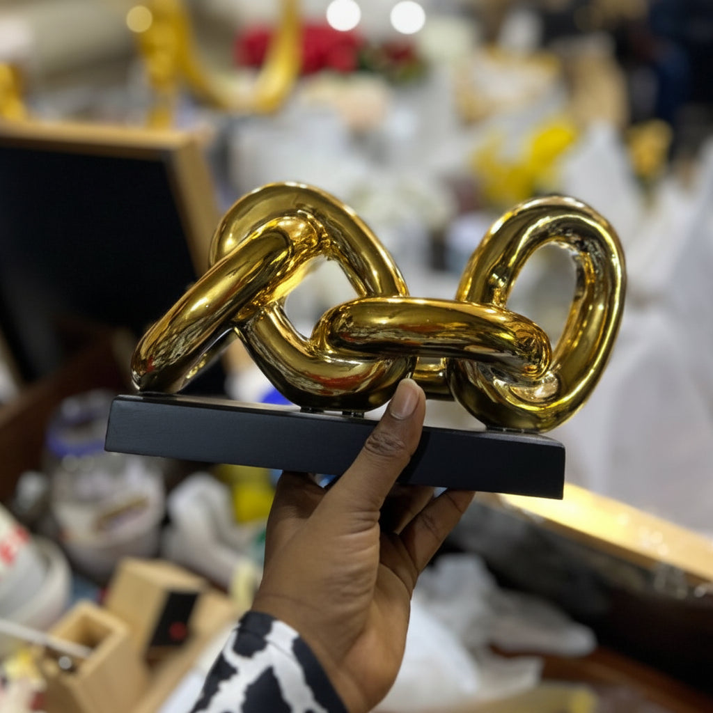 AURIM Modern Ceramic Gold Chain Decor for Living Room and Office