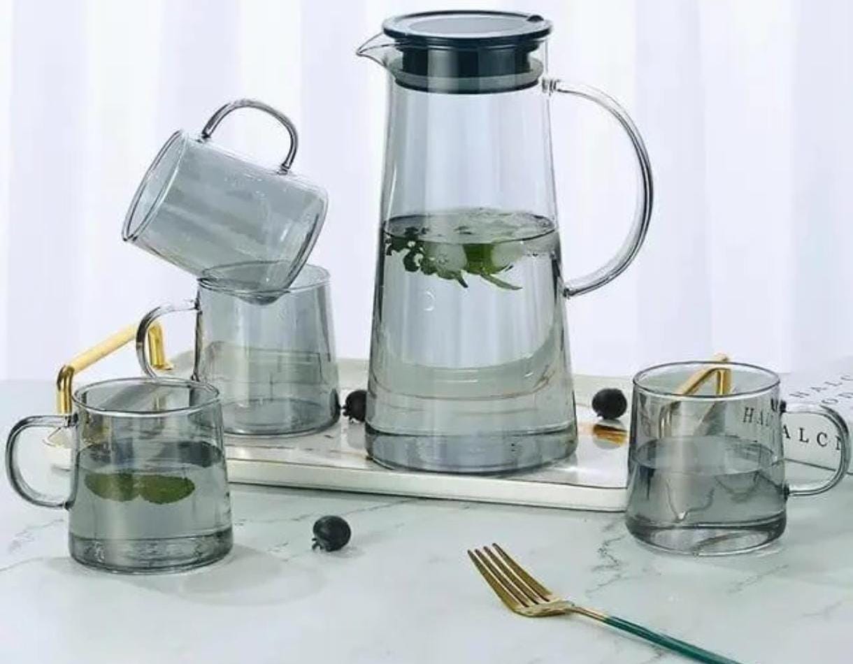 5-piece borosilicate glass set with 4 cups and 1 jug, heat-resistant and elegant