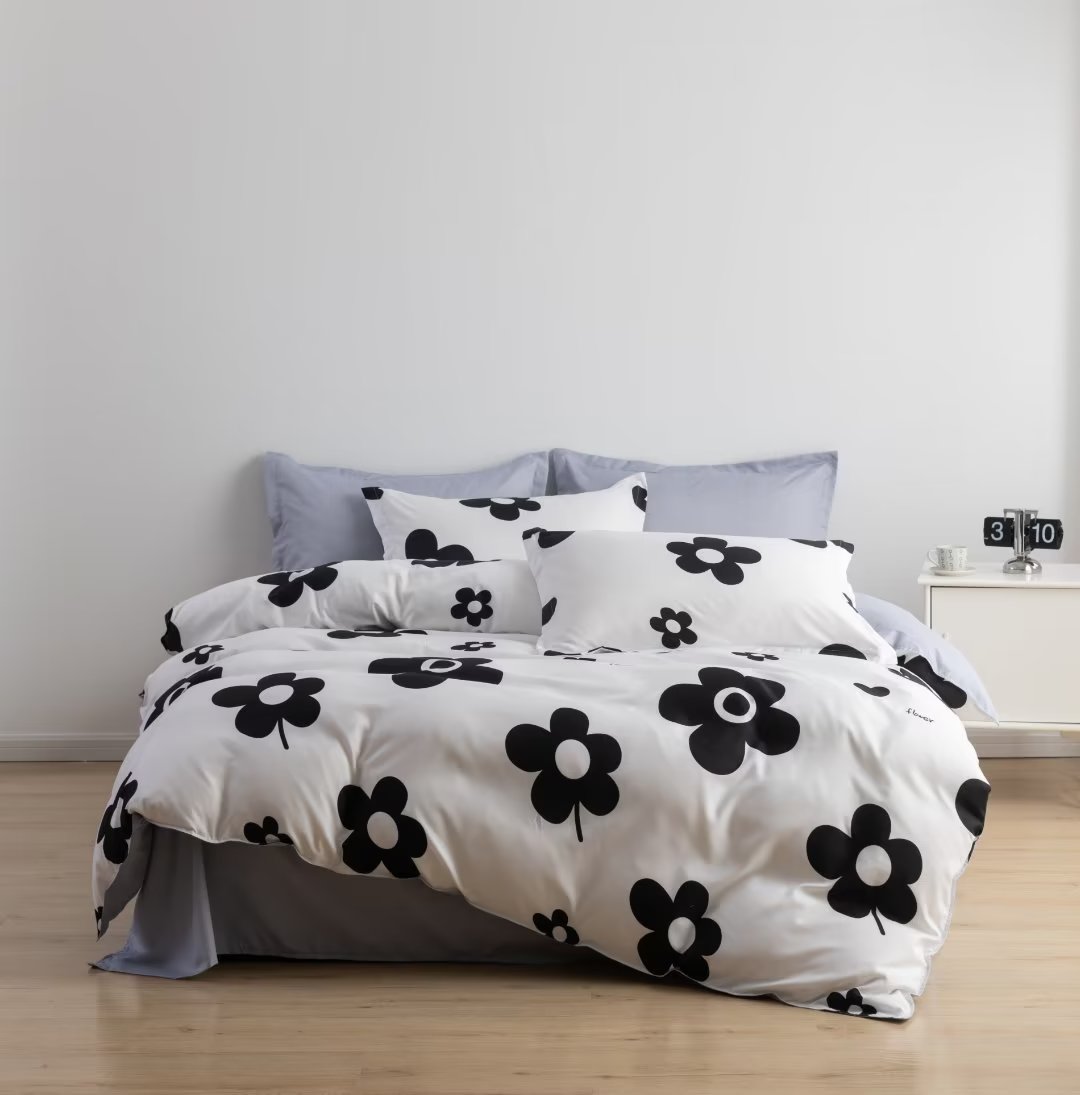 Cotton Microfibre Duvet Cover Set with 1 Bedsheet and 4 Pillowcases