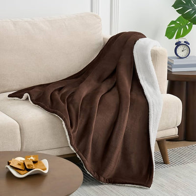 Double-sided sherpa blanket size 6×6, soft plush blanket designed for warmth and comfort on beds or sofas. 🛏️