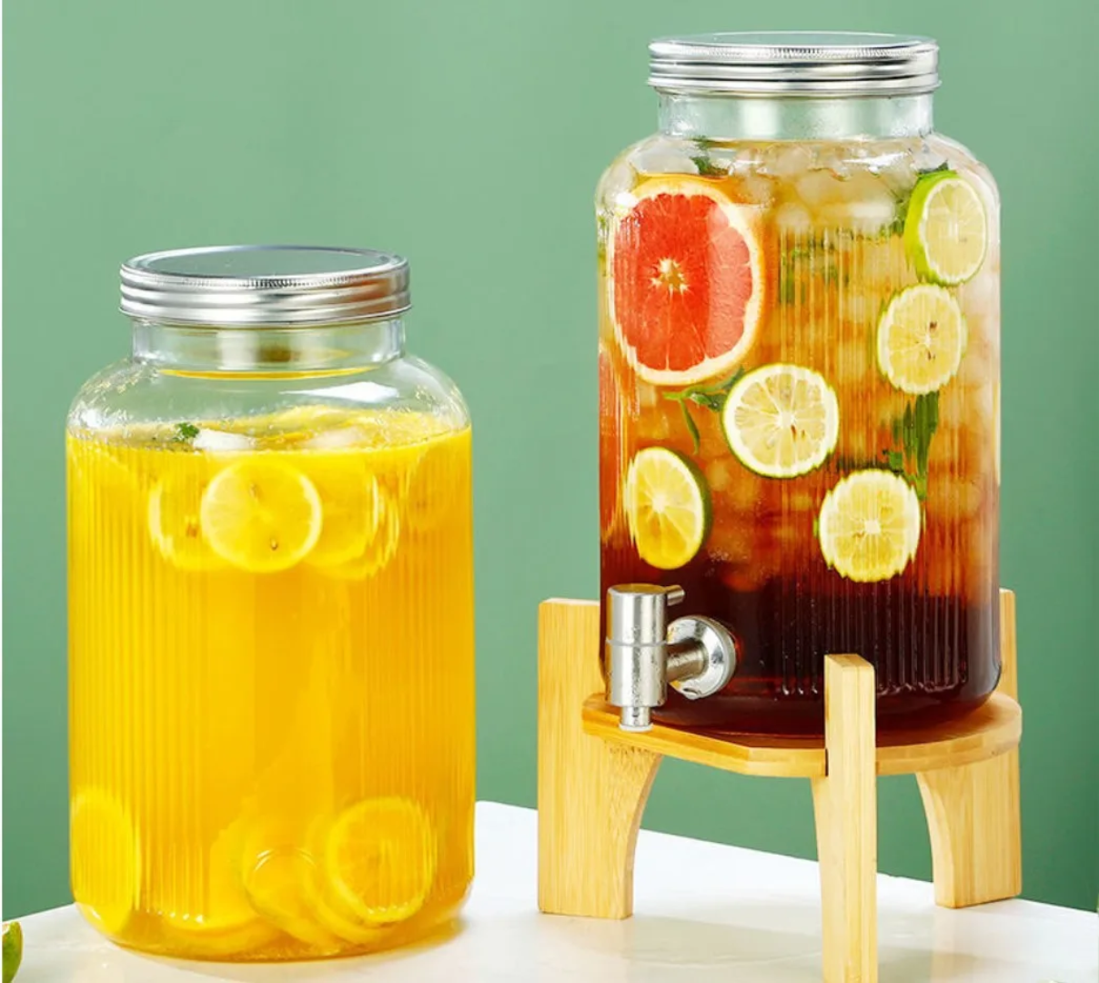 Ribbed Juice Dispenser with Bamboo Stand