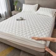 Premium waterproof mattress protector with soft hotel-quality fabric and deep-pocket elastic fit for mattress protection