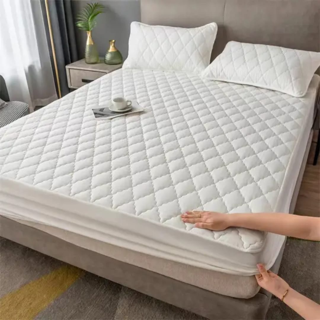 Premium waterproof mattress protector with soft hotel-quality fabric and deep-pocket elastic fit for mattress protection