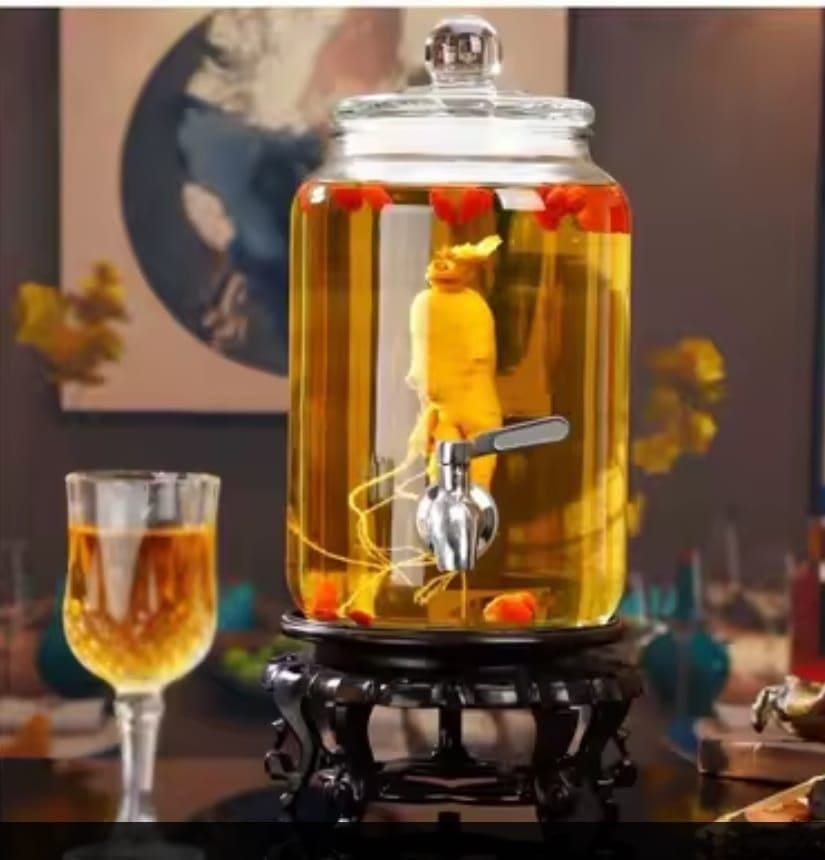 Glass beverage dispenser with PVC stand and 5 liter capacity