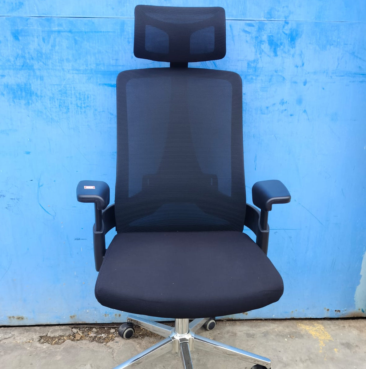 High back ergonomic mesh office chair with adjustable headrest lumbar support and breathable backrest for office use