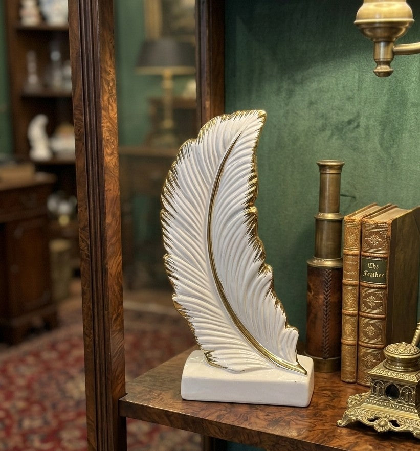 Ceramic leaf décor ornament for home or office display