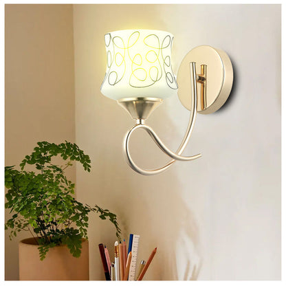 Matte golden wall lamp with frosted patterned glass shade, E27 indoor decorative lighting fixture