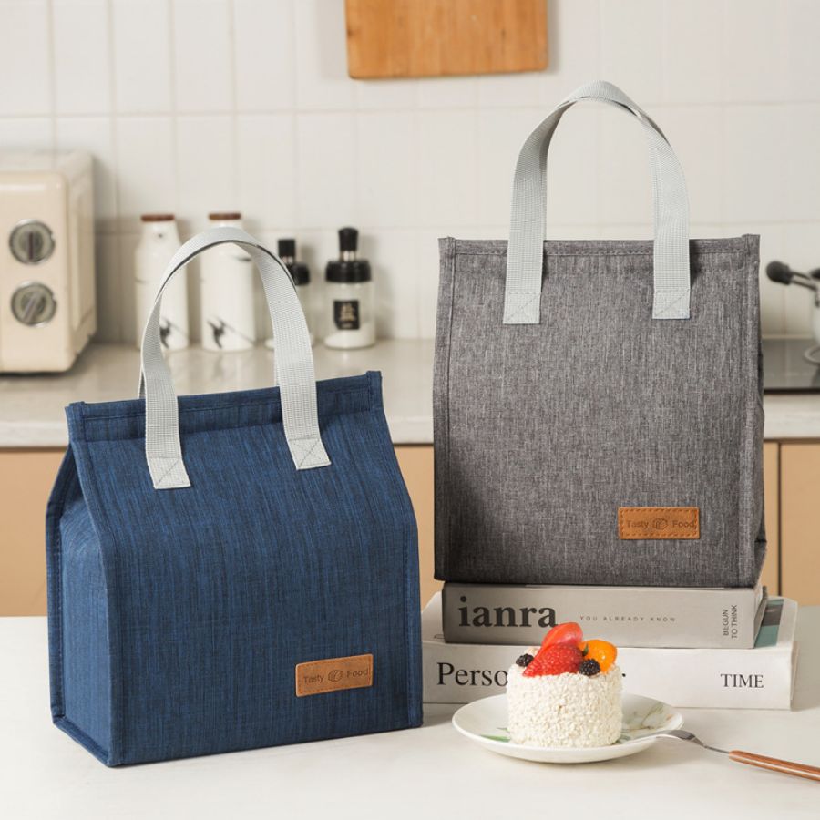 Insulated tote lunch bag made of Oxford material, size 25.5 × 22.5 × 13 cm, available in grey, navy blue, maroon, and black