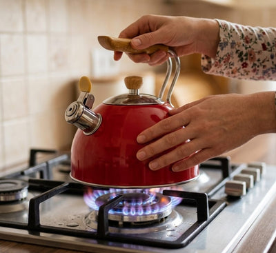 2.5 L retro stainless steel whistling kettle with wood grain handle, suitable for gas and induction cooking. 