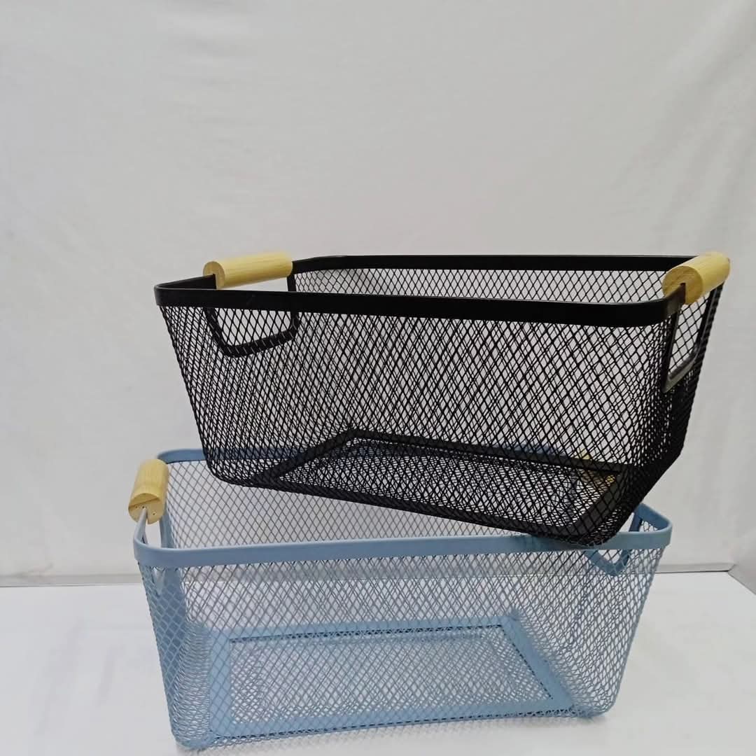 Iron mesh basket with wooden handles