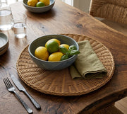 Set of 6 woven rattan placemats, 18 cm round light brown coasters for table protection and décor. 🍽️✨