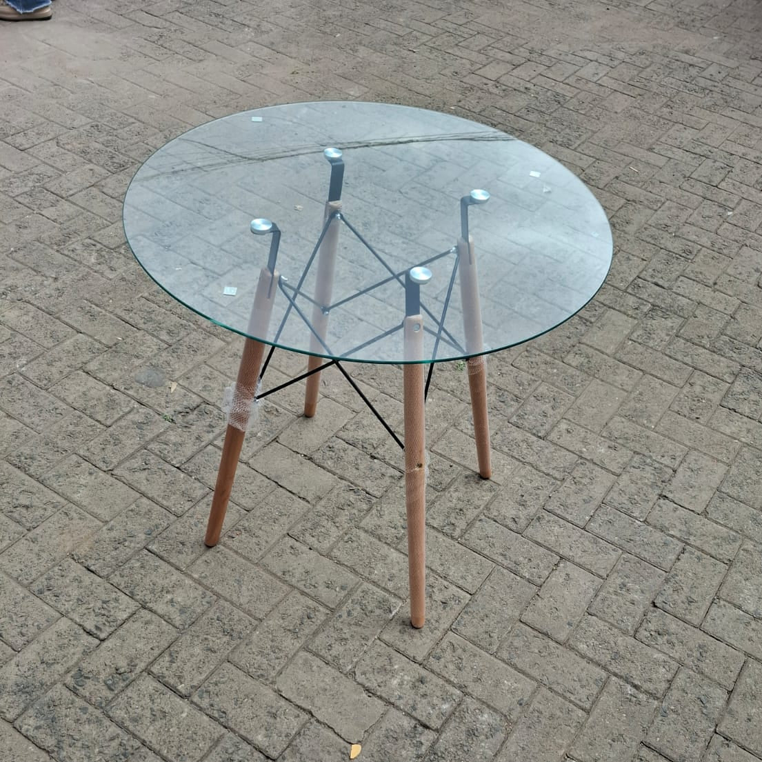 70cm Tempered Round Glass Table