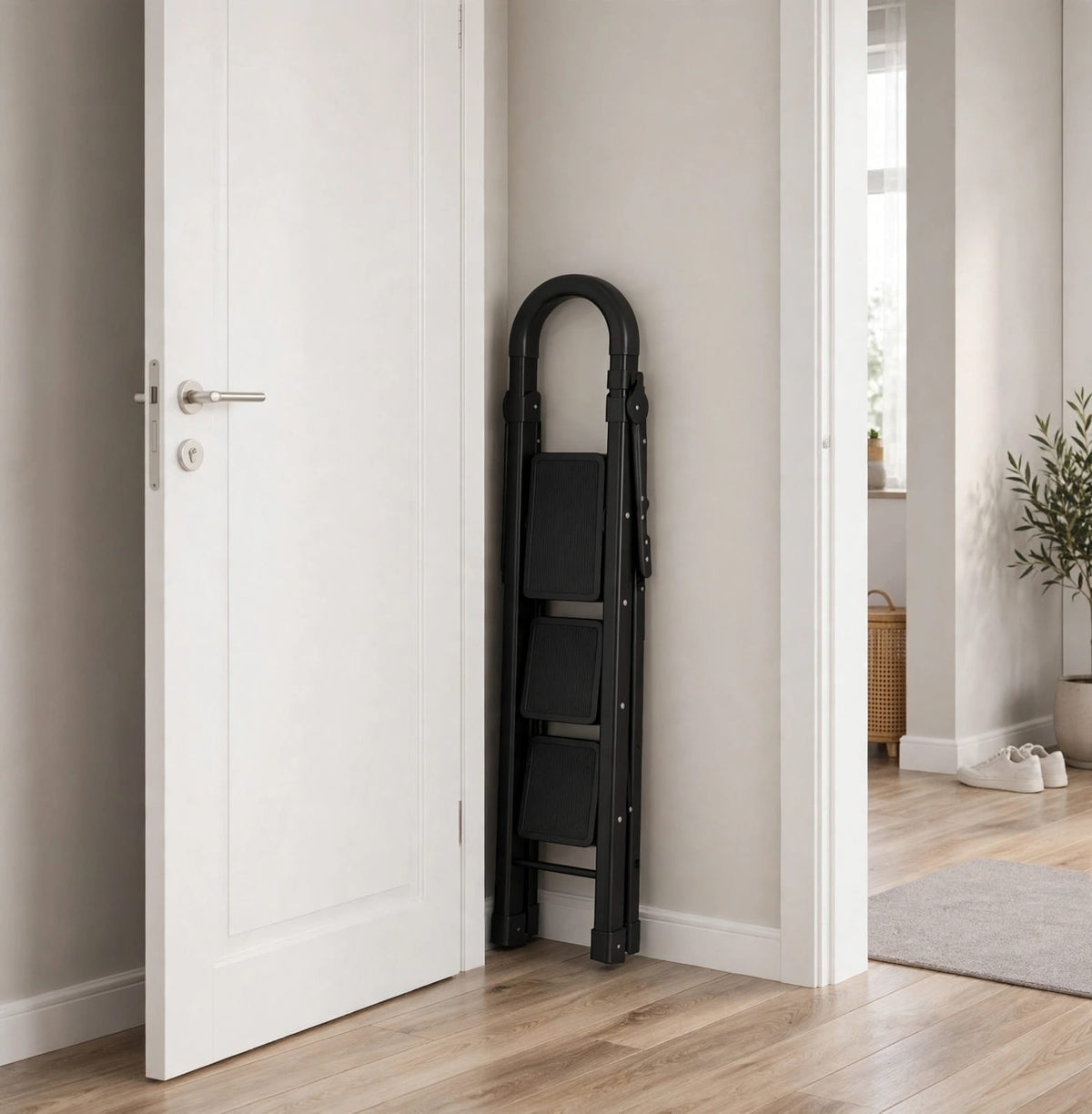 4-Step Folding Ladder with Safety Handle 120cm
