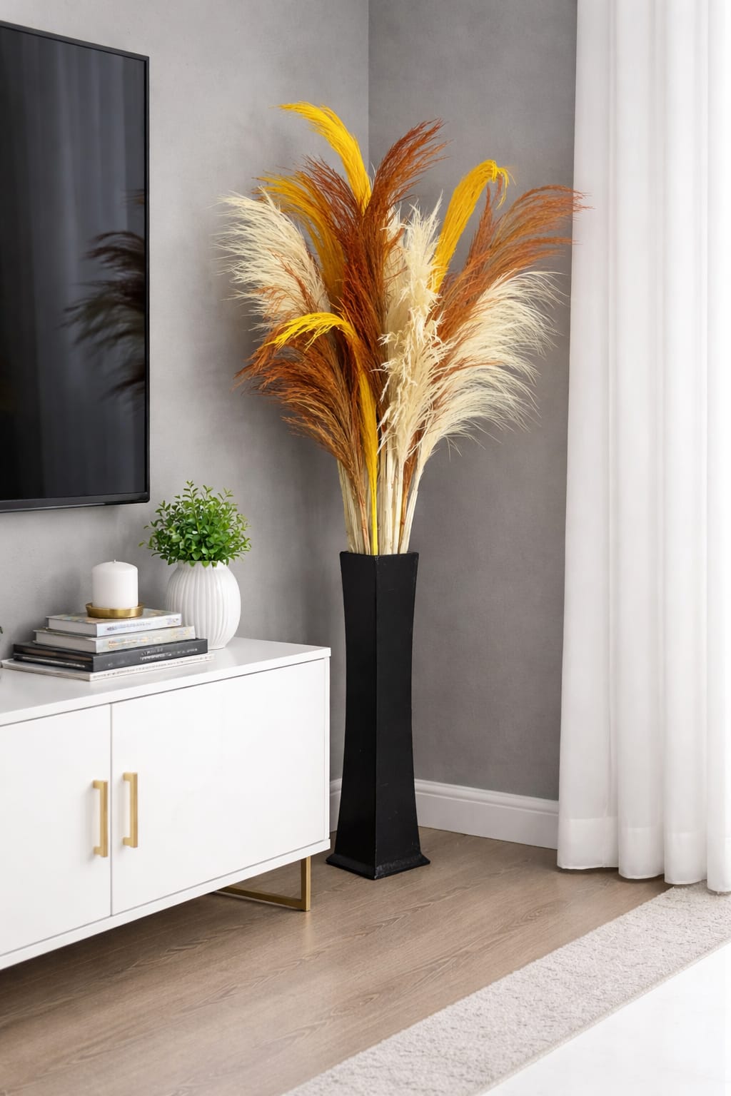 Wooden Vase With Pampas Grass