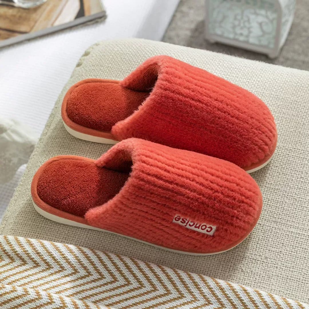 Fuzzy house slippers winter warm plush indoor slides with fluffy lining and non-slip sole size 40-41 for comfortable home and bedroom wear.