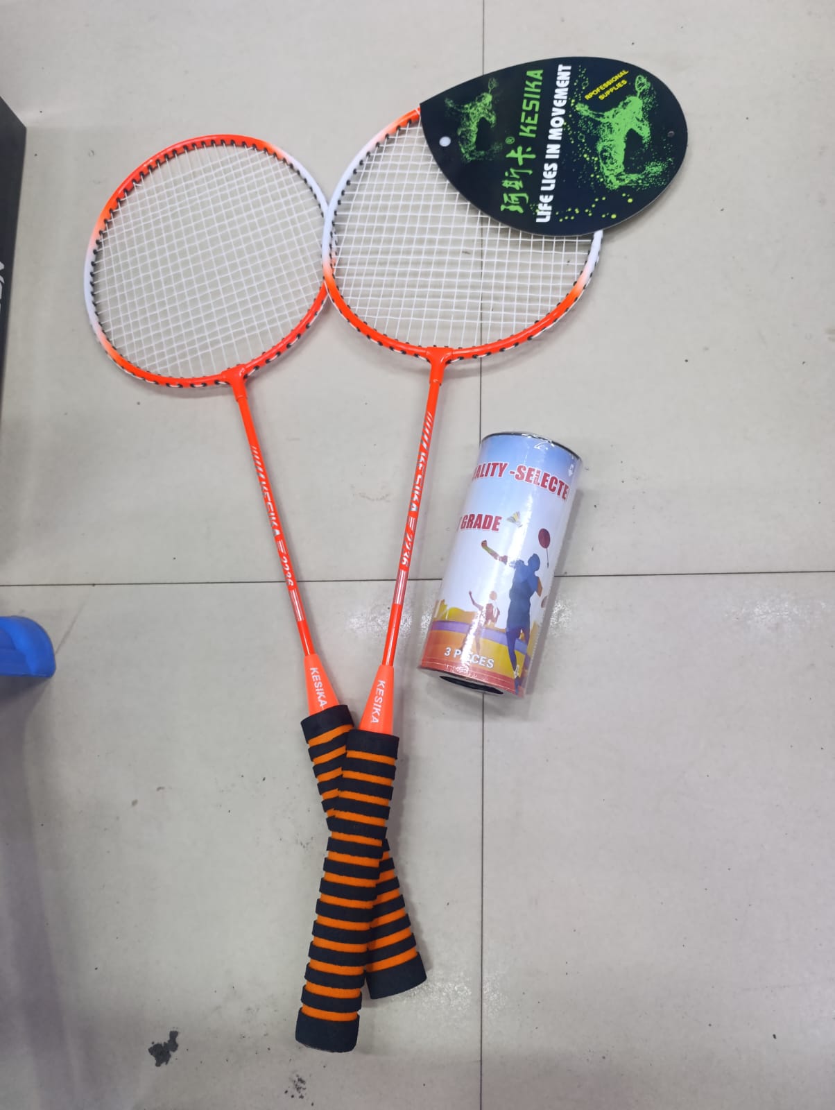 Badminton Racket with 3 Shuttlecocks