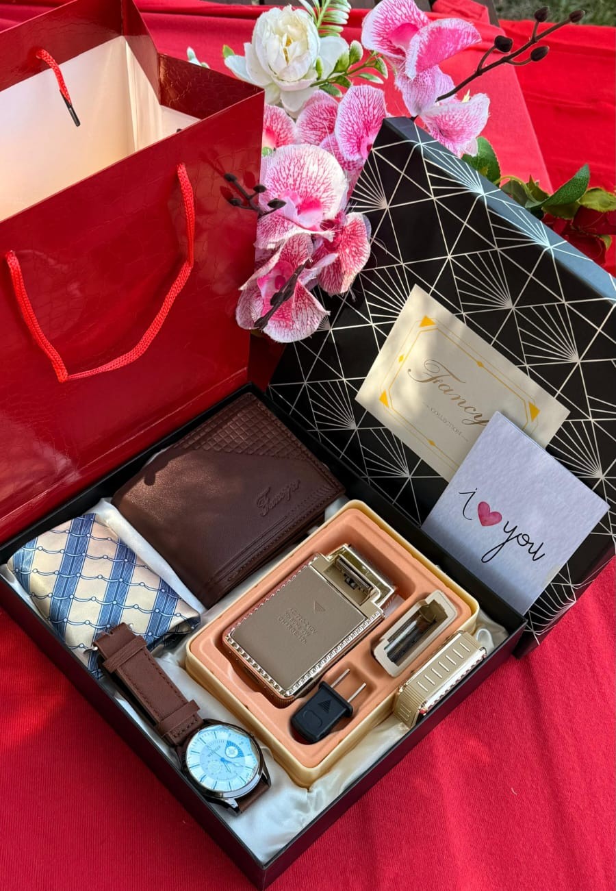 Men's Grooming & Accessories Gift Set