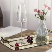 Long stem wine and champagne glasses with 280 ml capacity in a stylish design