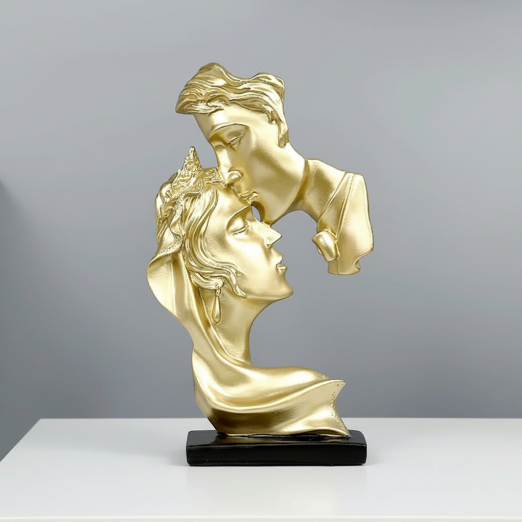 Love Kiss Couple Statue