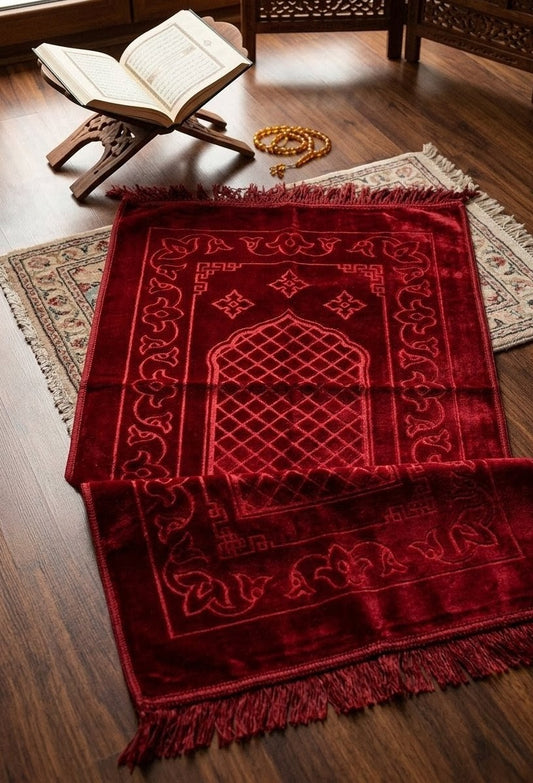 Soft velvet Islamic prayer mat measuring 80 × 120 cm for comfortable daily prayer use