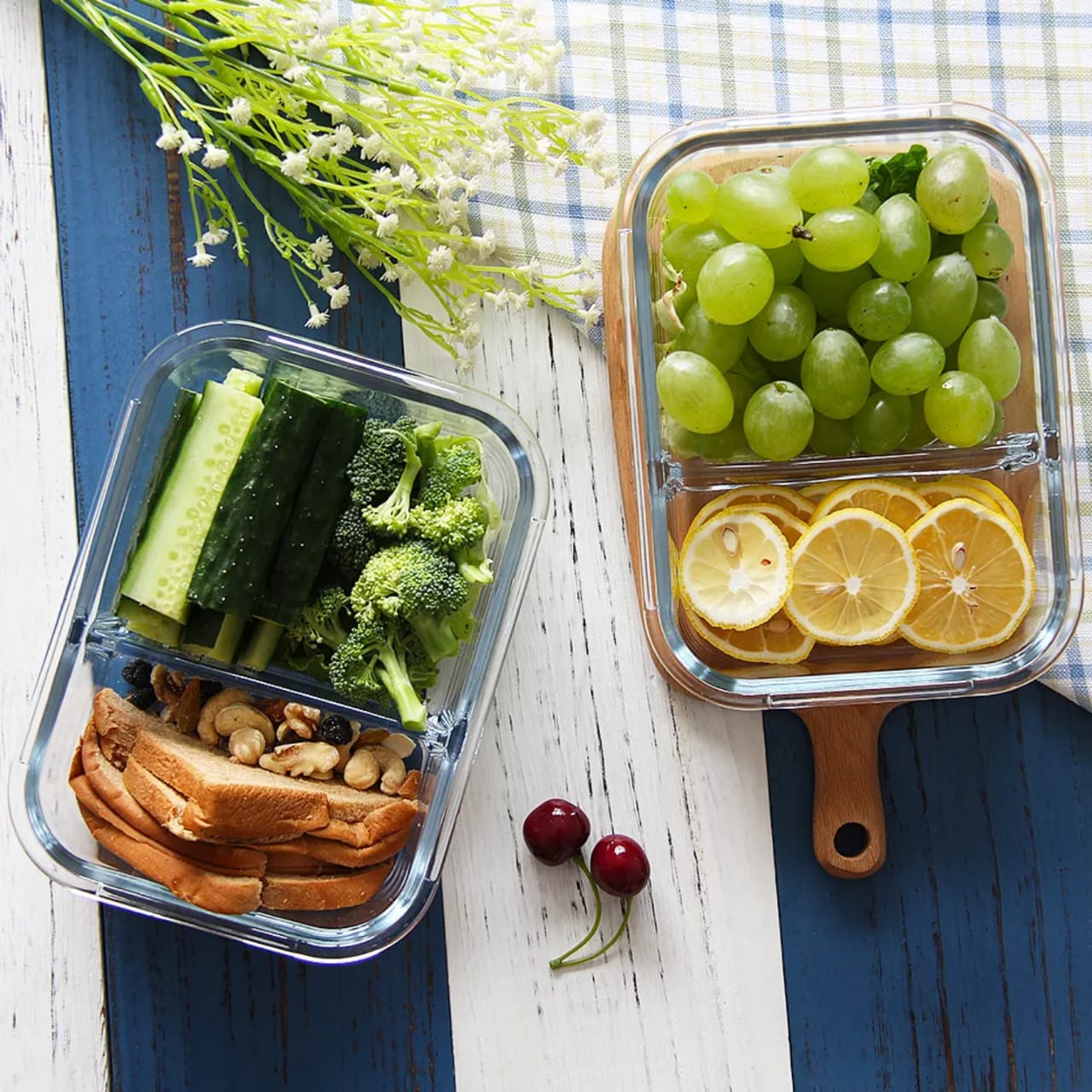 Two grid borosilicate glass lunch box with partitioned compartments and 1040 ml capacity for meal storage.
