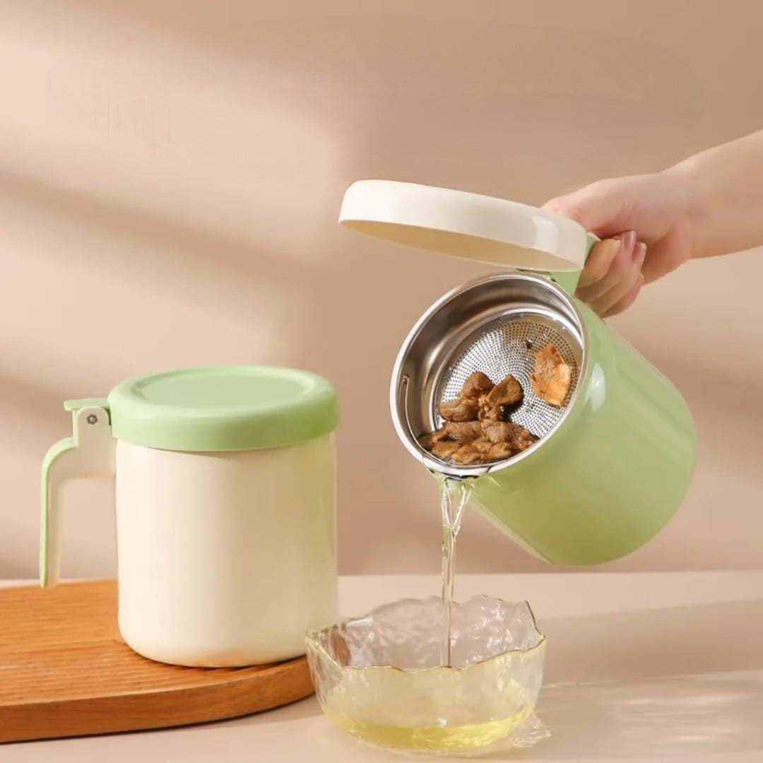 Stainless steel 1.7 litre oil filter with built-in strainer for cooking oil reuse