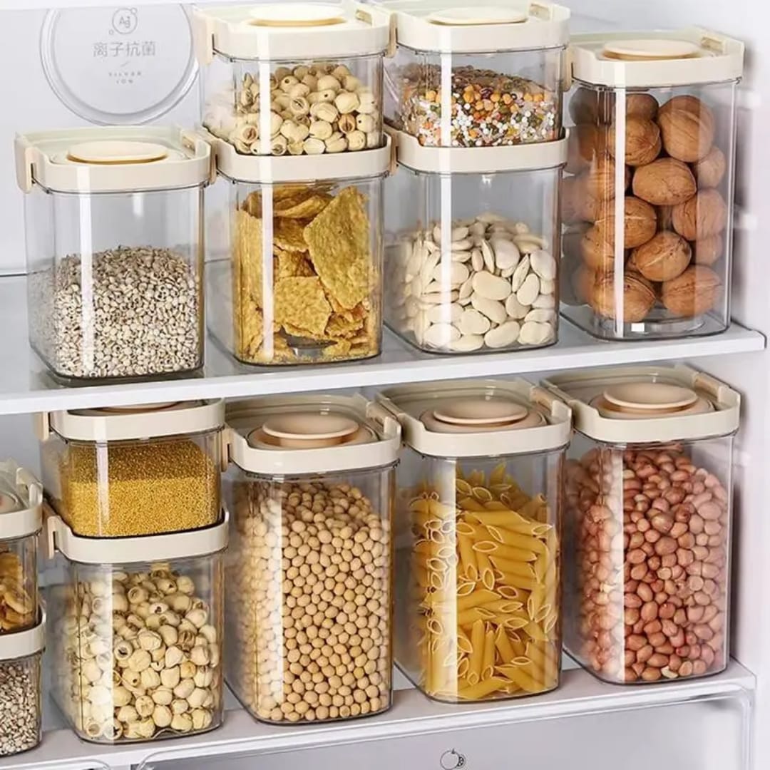 Silicone snap-lock storage boxes in 700 ml, 1500 ml, and 1900 ml sizes.