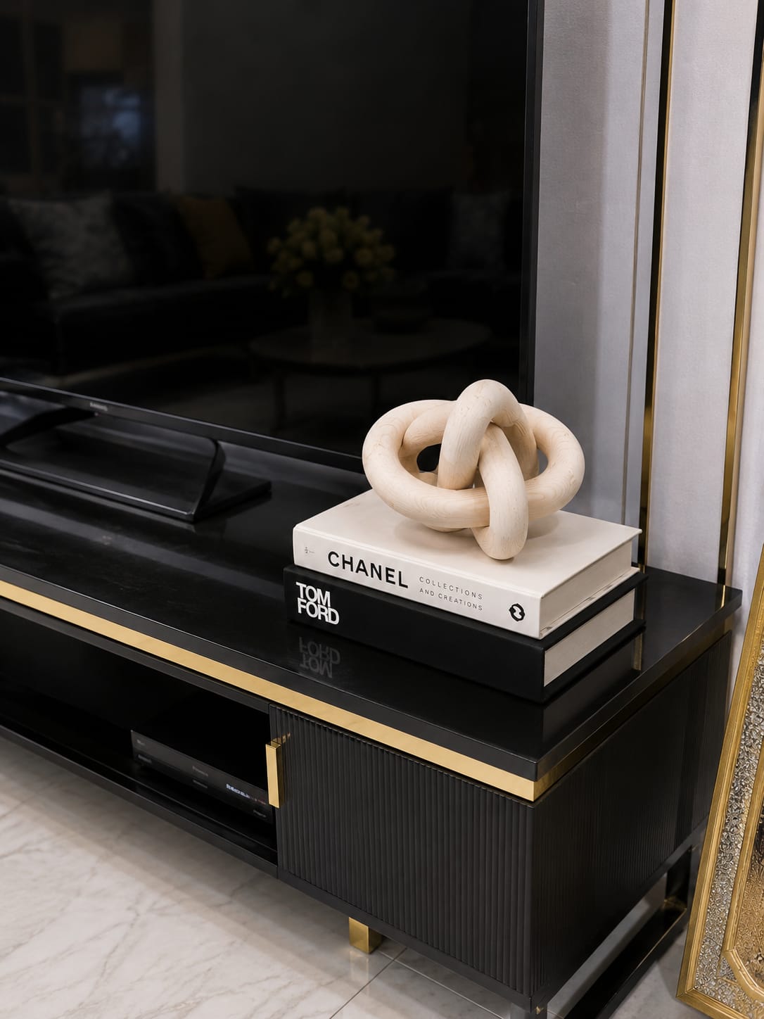 Dawood Lifestyle & Gadgets kes natural pine wooden knot ornament featuring an interlocking sculptural design with visible wood grain,