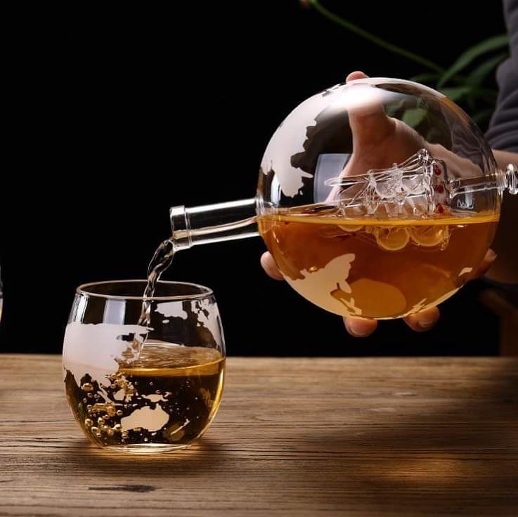 Globe whiskey Decanter Set