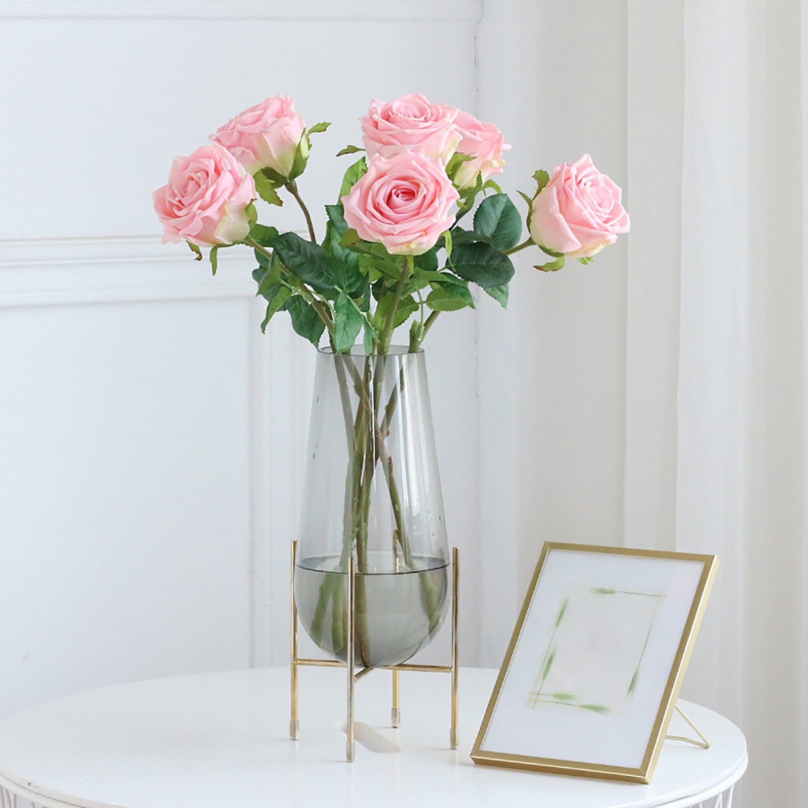 Clear glass flower vase, elegant decorative vase for fresh or artificial flowers in home or office. 