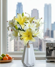 Artificial tiger lilies in plastic vase – 32cm floral centerpiece for dining table decor