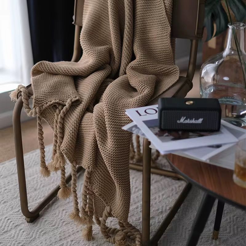Soft throw blanket with tassels 130×220 cm for sofa or bed décor