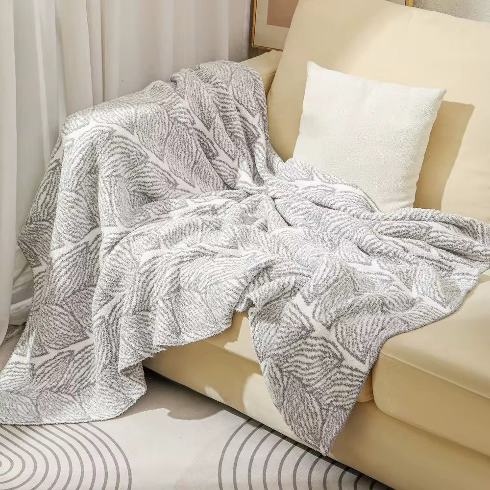 Leaf pattern microfiber throw blanket in three colors, 130 × 160 cm