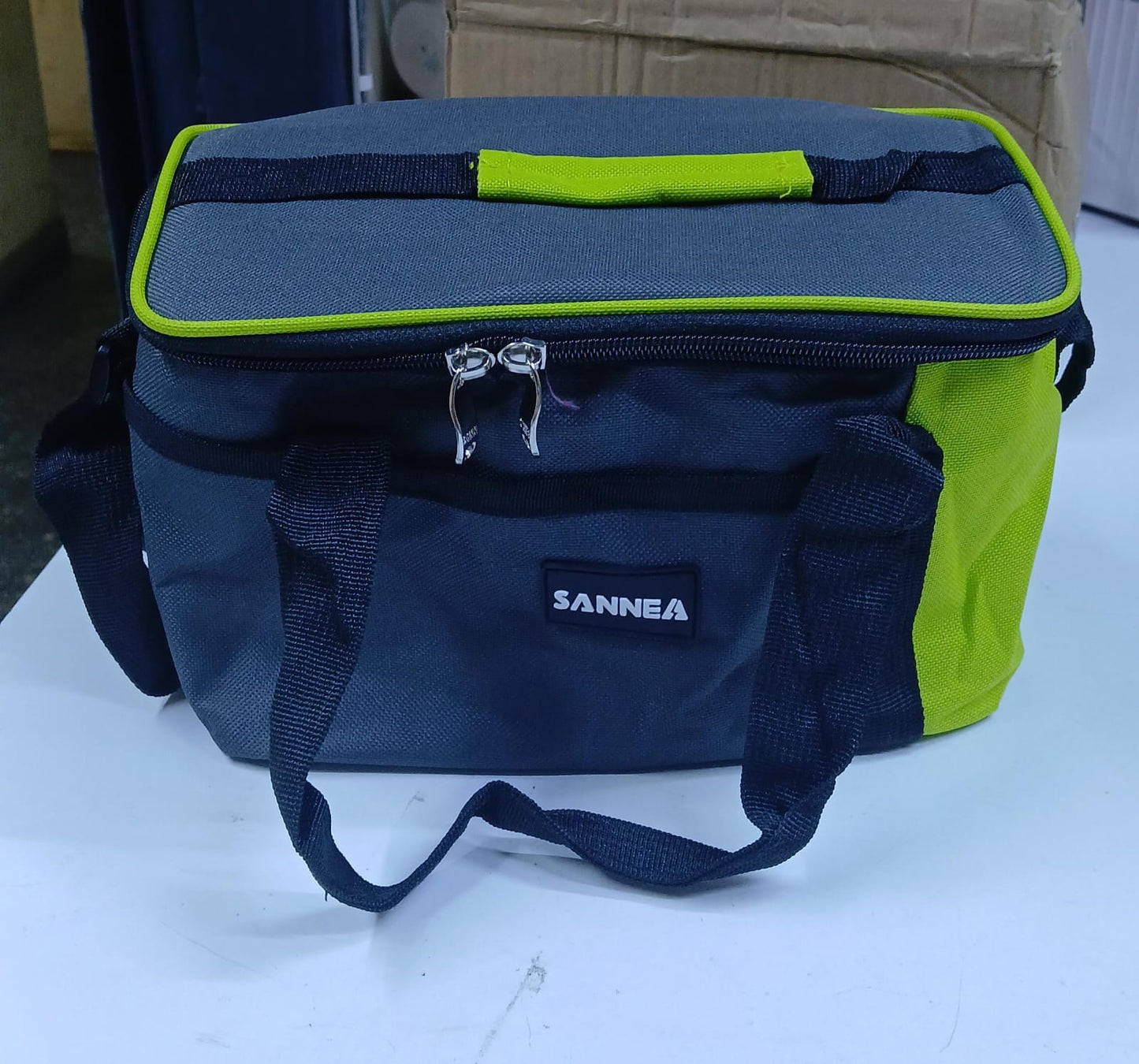 Large Capacity Insulated Lunch Bag – Durable Two-Tone Design
