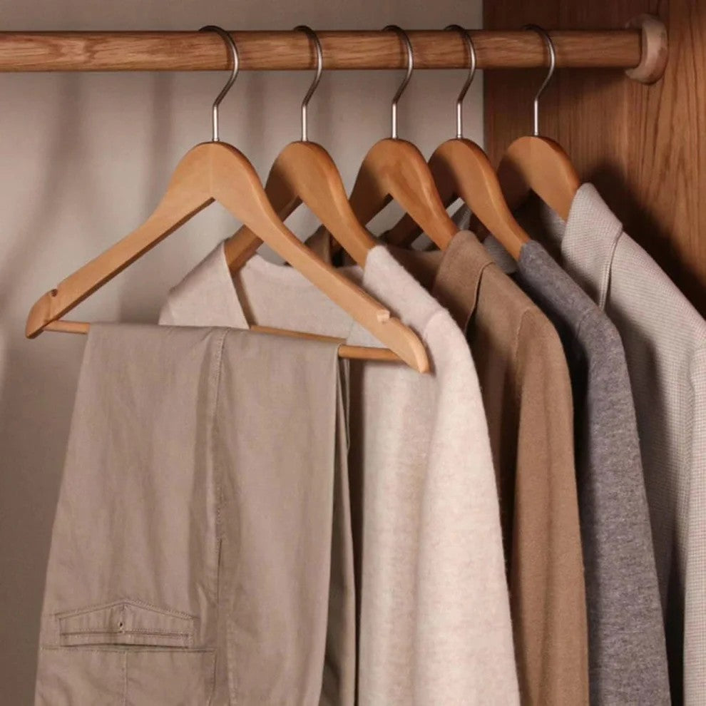 6-piece Set of durable plastic clothes hangers suitable for coats and suits.