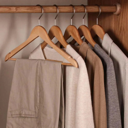6-piece Set of durable plastic clothes hangers suitable for coats and suits.