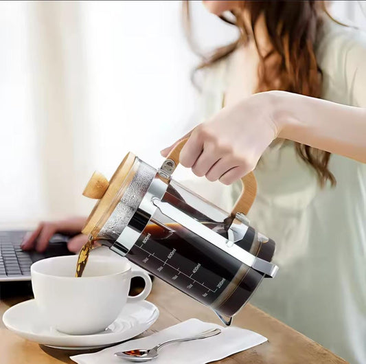 Glass French press coffee maker with wooden handle and 800ml capacity
