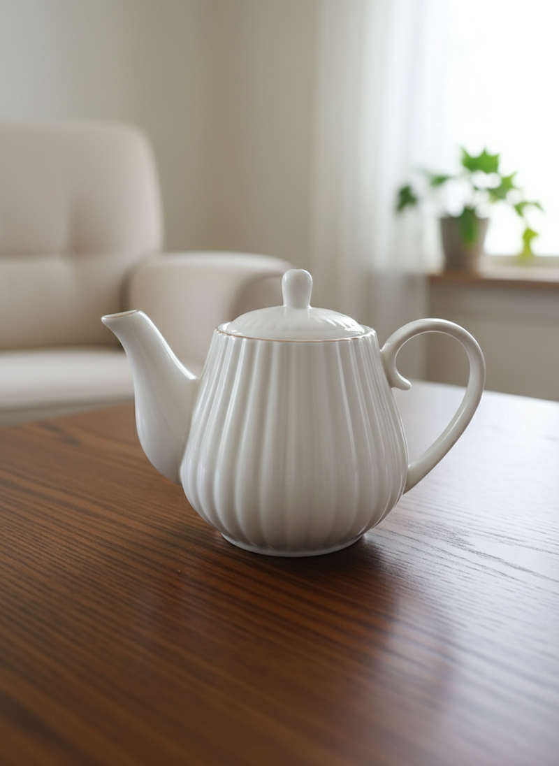 1.5L Ceramic tea pot for brewing and serving tea.