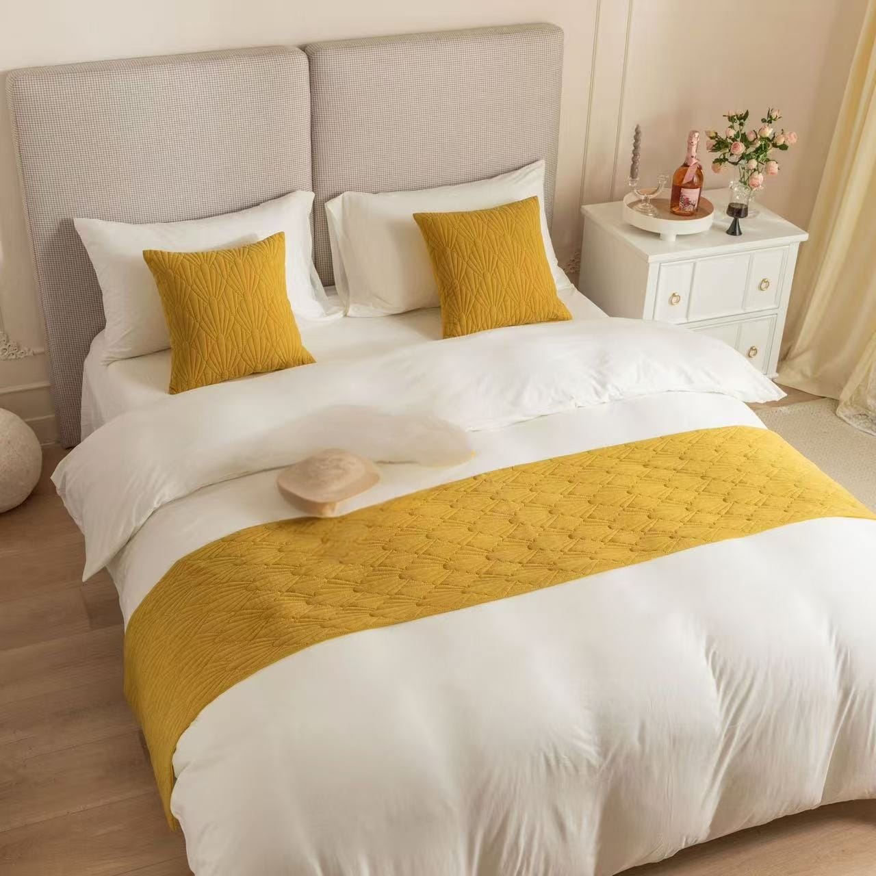 Bedrunner Set With Cushion Covers