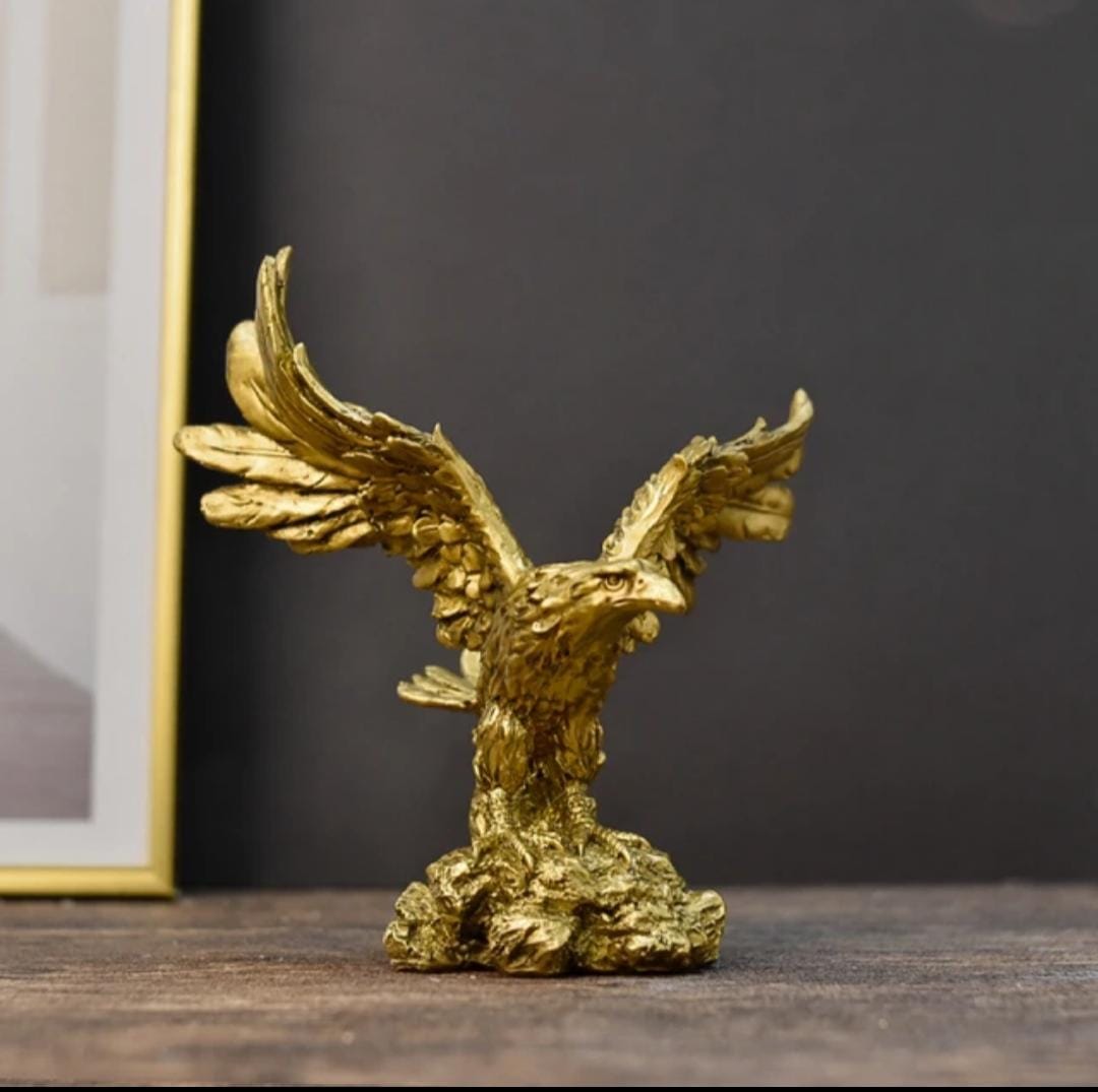 Decorative eagle figurine for home or office décor display