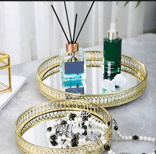 Round gold vintage-style tray mirror with decorative frame, 32 cm diameter