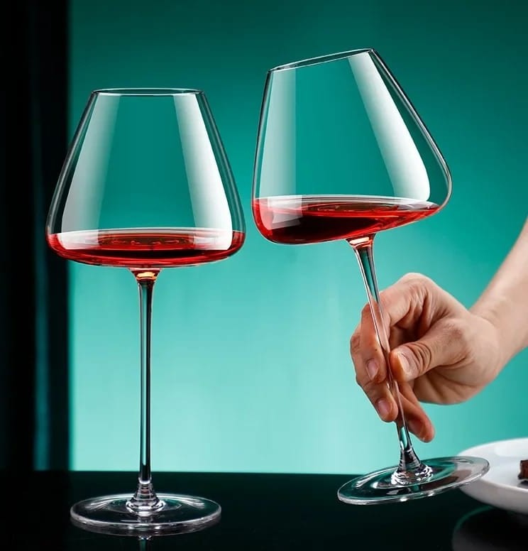 Two large capacity 600ml crystal wine glasses