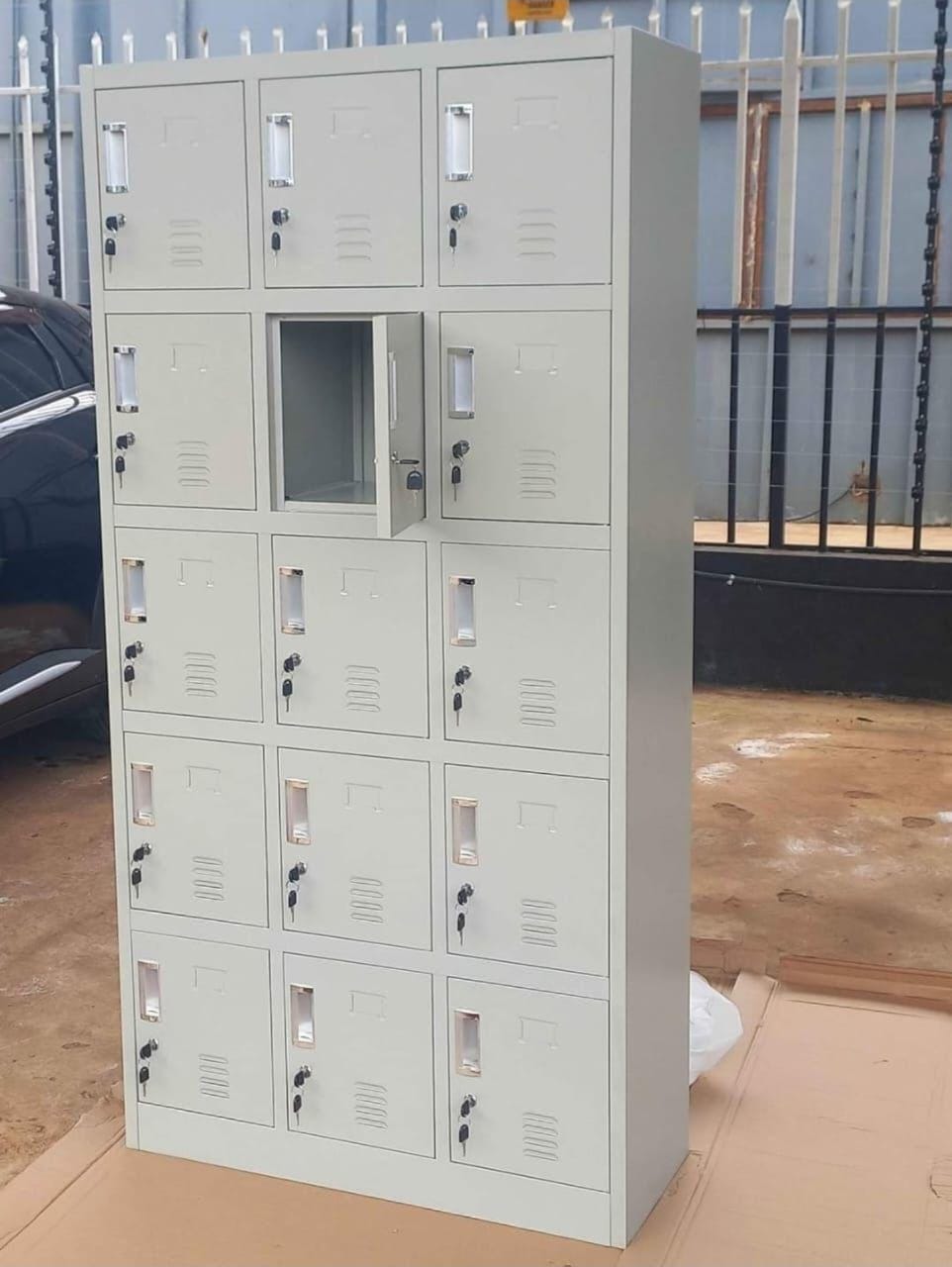 15-Door Steel Locker Cabinet with Individual Locks