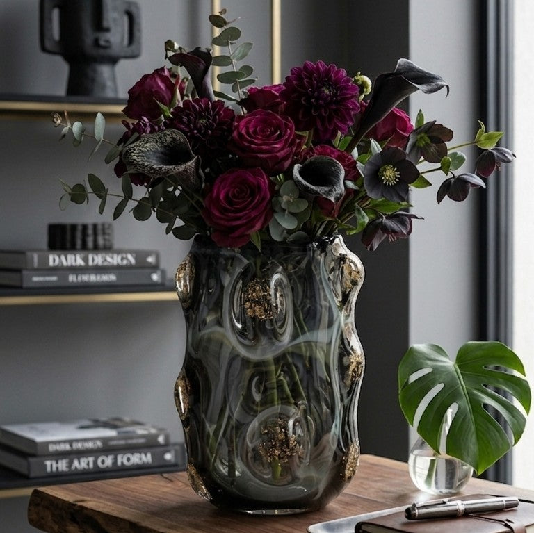 Flolenco luxury glass vase for elegant home décor and floral arrangements. 