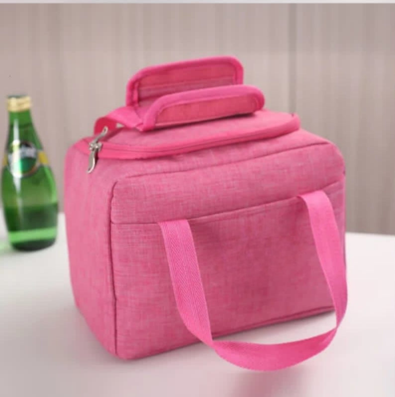 Thermal insulated lunch bag in grey and blue with waterproof Oxford fabric.