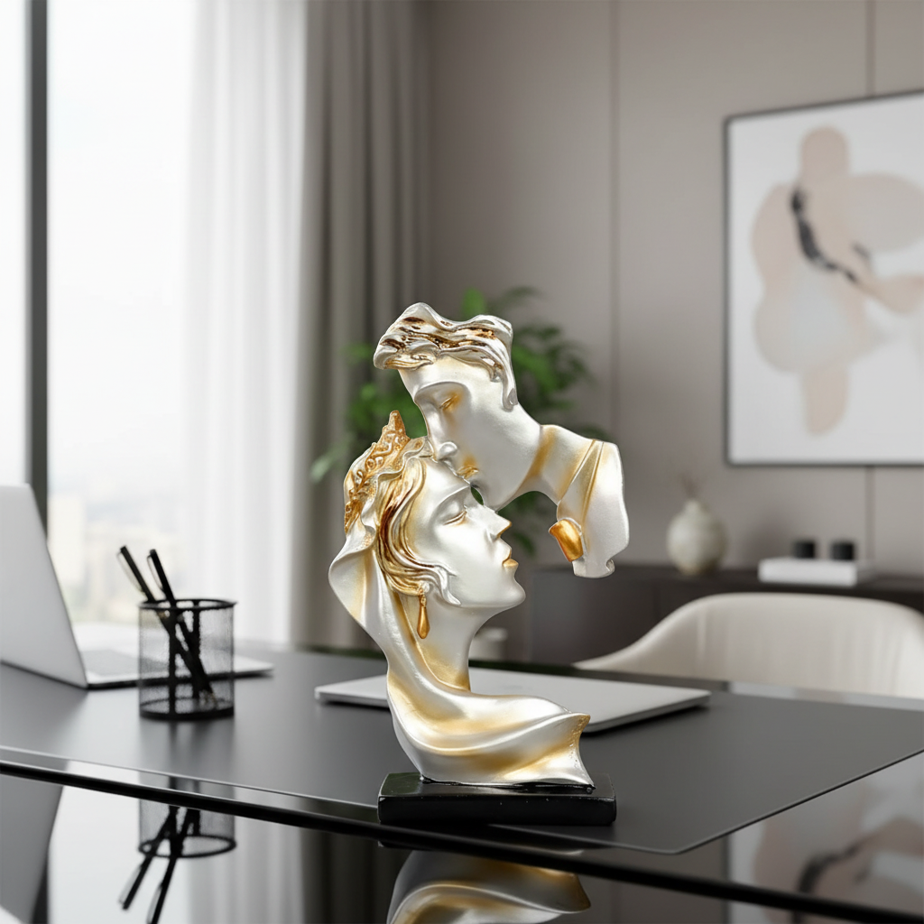 Love Kiss Couple Statue