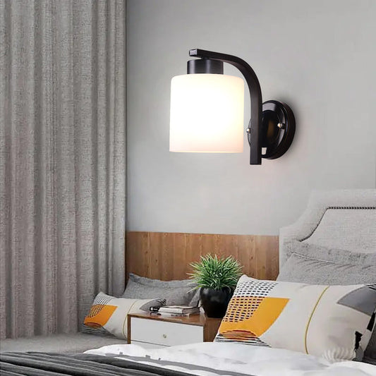 Black and white aluminium ceiling lamp with E27 base for modern indoor lighting fixture