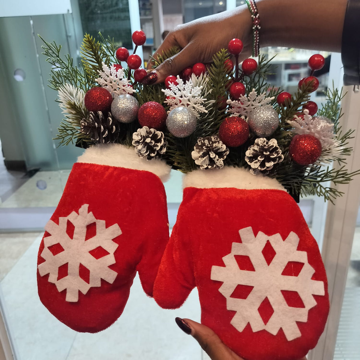 2 in 1 Christmas Garland Glove Shaped Flower Wreath with Light