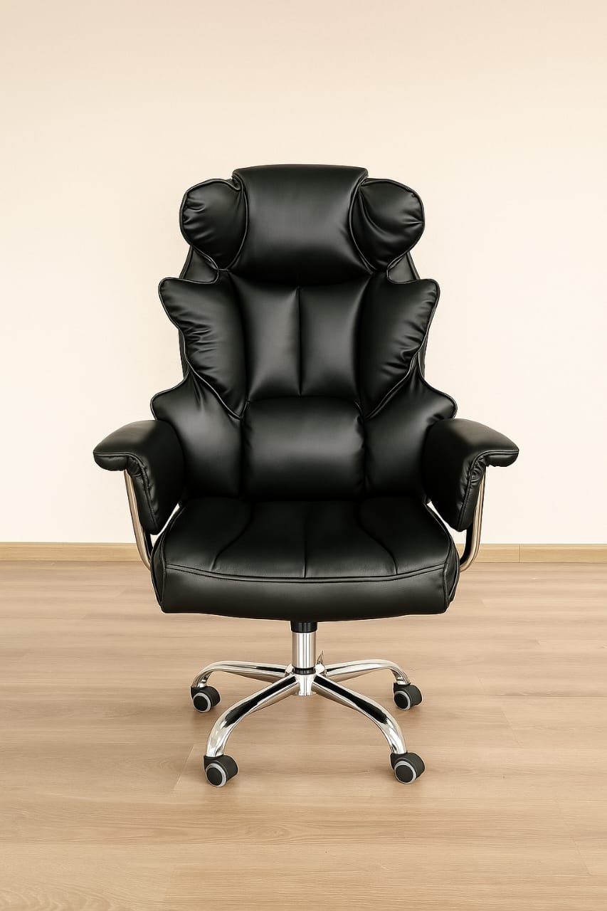 Executive leather office chair with butterfly mechanism and cushioned support