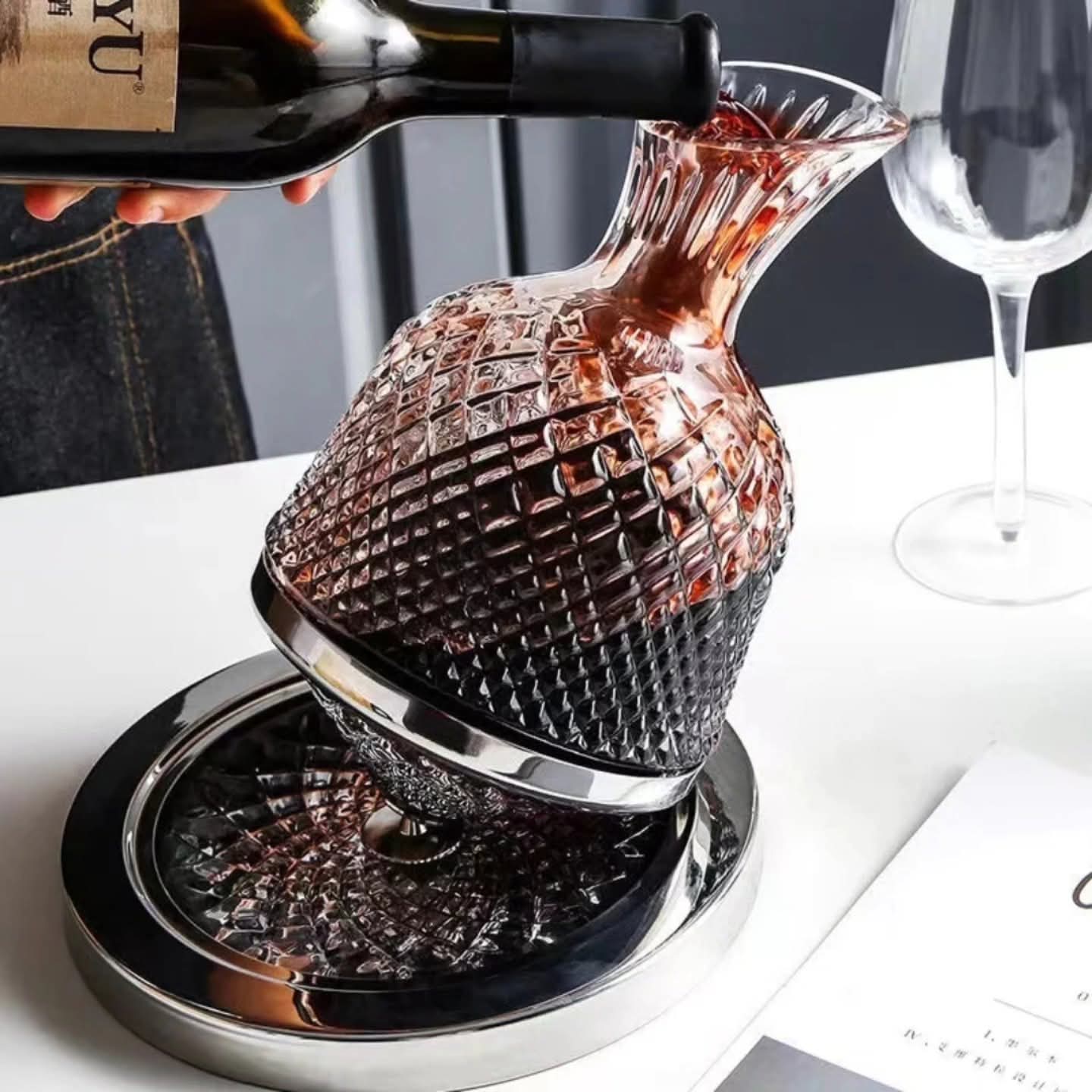 1.5Litres-360⁰ Rotating Wine Decanter